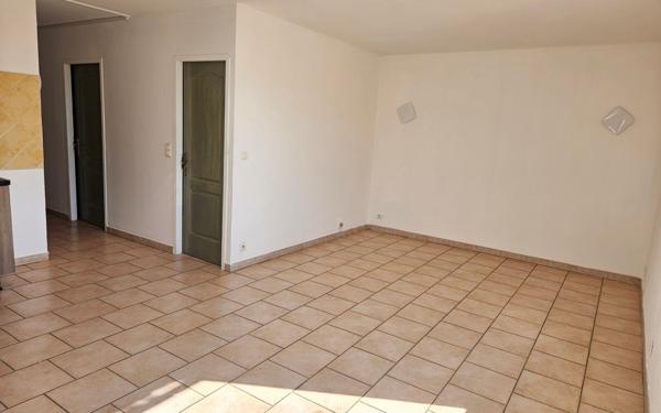 Appartement à louer    3 pièces •  Cadenet