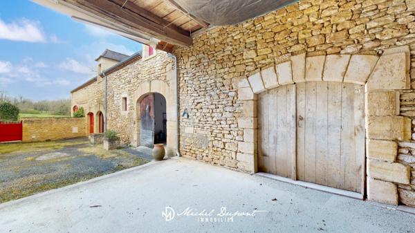 Ici, chaque pierre murmure le passé… et accueille votre avenir.