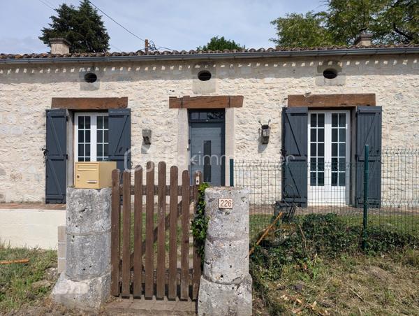 🏡 Maison en pierre rénovée avec charme à Lougratte

Laissez-vous séduire par cette belle maison en pierre d’environ 100 m² habitables, mêlant authenticité, confort moderne et beaux volumes.

✨ Dès l’entrée, vous découvrirez une atmosphère chaleureuse avec poutres apparentes, murs en pierre et espaces lumineux.
La maison se compose de :

Deux chambres
Un bureau idéal pour le télétravail ou une chambre d’appoint
Une pièce supplémentaire ouverte sur le jardin pouvant parfaitement faire office de troisième chambre, petit salon, salle de jeux ou espace détente
🍴 La cuisine équipée et conviviale dispose d’un piano de cuisson ainsi que d’un lave-vaisselle.

🛁 Côté confort, vous bénéficiez :

d’une salle de bain
d’une suite parentale avec salle d’eau privative et dressing
🔥 Prestations complémentaires :

Poêle à bois
Climatisation réversible
Panneaux photovoltaïques en autoconsommation
Double vitrage
Possibilité de créer un garage
🌿 Le tout sur un terrain d’environ 755 m², agréable et facile d’entretien.

📍 Située sur un axe passant, cette maison conviendra parfaitement à des acquéreurs recherchant un bien de caractère, facilement accessible et sans gros travaux.

💛 Un bien atypique et chaleureux où le charme de l’ancien rencontre le confort actuel.