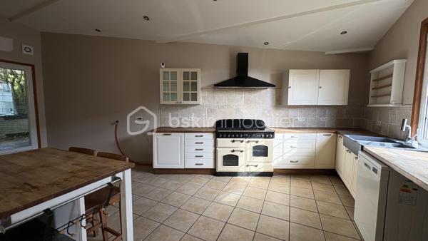 🏡 Maison en pierre rénovée avec charme à Lougratte

Laissez-vous séduire par cette belle maison en pierre d’environ 100 m² habitables, mêlant authenticité, confort moderne et beaux volumes.

✨ Dès l’entrée, vous découvrirez une atmosphère chaleureuse avec poutres apparentes, murs en pierre et espaces lumineux.
La maison se compose de :

Deux chambres
Un bureau idéal pour le télétravail ou une chambre d’appoint
Une pièce supplémentaire ouverte sur le jardin pouvant parfaitement faire office de troisième chambre, petit salon, salle de jeux ou espace détente
🍴 La cuisine équipée et conviviale dispose d’un piano de cuisson ainsi que d’un lave-vaisselle.

🛁 Côté confort, vous bénéficiez :

d’une salle de bain
d’une suite parentale avec salle d’eau privative et dressing
🔥 Prestations complémentaires :

Poêle à bois
Climatisation réversible
Panneaux photovoltaïques en autoconsommation
Double vitrage
Possibilité de créer un garage
🌿 Le tout sur un terrain d’environ 755 m², agréable et facile d’entretien.

📍 Située sur un axe passant, cette maison conviendra parfaitement à des acquéreurs recherchant un bien de caractère, facilement accessible et sans gros travaux.

💛 Un bien atypique et chaleureux où le charme de l’ancien rencontre le confort actuel.