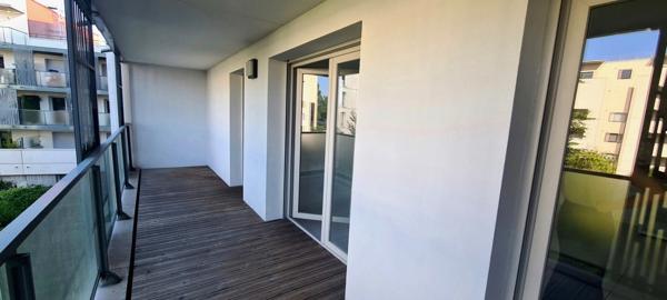 Appartement à louer 2 pièces BORDEAUX (33), balcon et parking