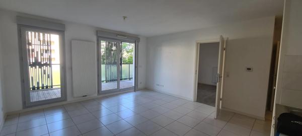Appartement à louer 2 pièces BORDEAUX (33), balcon et parking