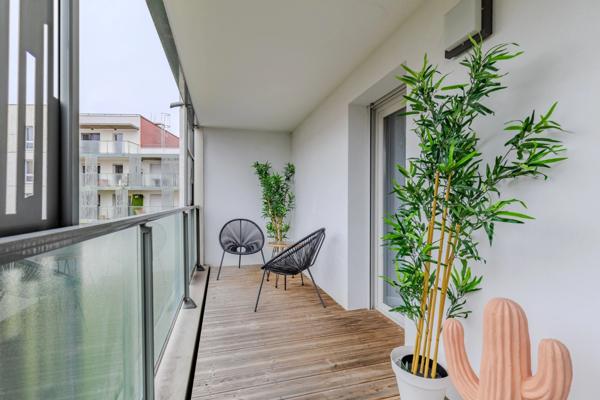 Appartement à louer 2 pièces BORDEAUX (33), balcon et parking