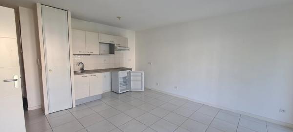 Appartement à louer 2 pièces BORDEAUX (33), balcon et parking