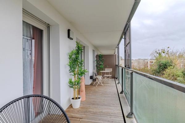 Appartement à louer 2 pièces BORDEAUX (33), balcon et parking