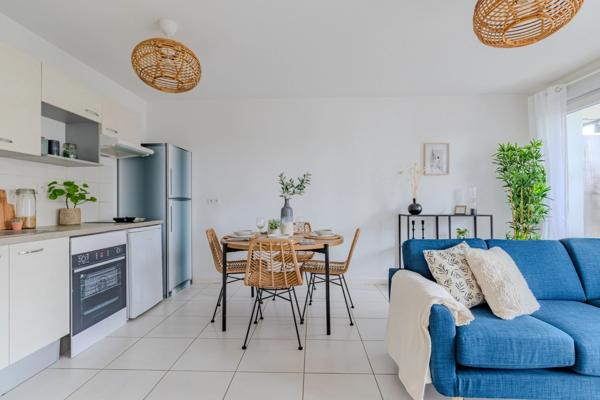 Appartement à louer 2 pièces BORDEAUX (33), balcon et parking