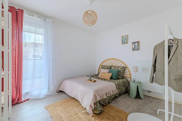 Appartement à louer 2 pièces BORDEAUX (33), balcon et parking