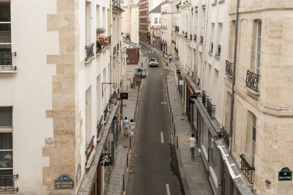 PARIS (75004) - CHARMANT T2 - 48m2 CARREZ - À RÉNOVER - TRÈS LUMINEUX - ADRESSE D'EXCEPTION DANS LE MARAIS