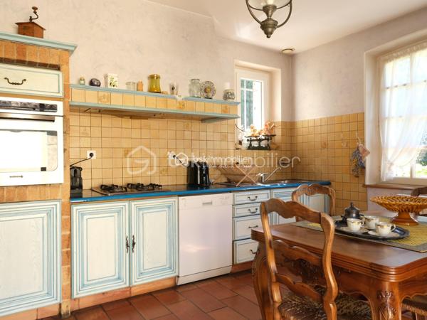 Au cœur d'un jardin de plus de 1000 m2 , en ville , la propriété s'organise avec une maison principale , deux appartements indépendants et un local commercial , un garage , du stationnement , un jardin arboré et une belle piscine. Cet ensemble , à proximité de toutes les commodités de la ville , ne se décrit pas , il se visite !
La maison est très bien entretenue et en bon état général même si une remise au gout du jour sera certainement à prévoir .Le double séjour et sa terrasse intimiste , une grande cuisine fermée avec accès direct sur une terrasse avec barbecue , 5 chambres dont deux avec leur salle de bains privative , des toilettes à chaque niveau , une cave à vin , une buanderie ... Des volumes généreux, une belle luminosité ,des annexes ...et  également les deux  appartements indépendants et le local commercial qui peuvent répondre à des activités personnelles , professionnelles et générer un revenu locatif non négligeable .Un bien qui permet à toute la famille de profiter pleinement des espaces , de nombreux  aménagements possibles qui permettent d'envisager de nombreux projets ( chambre d'hôtes , locations ...)
Du charme , pas de vis à vis , la ville à deux pas , hâte de vous faire découvrir cette propriété !