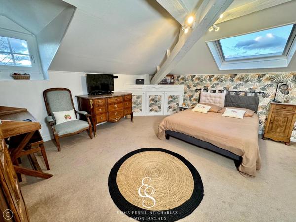 Maison de caractère au charme rare, offrant élégance, lumière et volumes généreux.