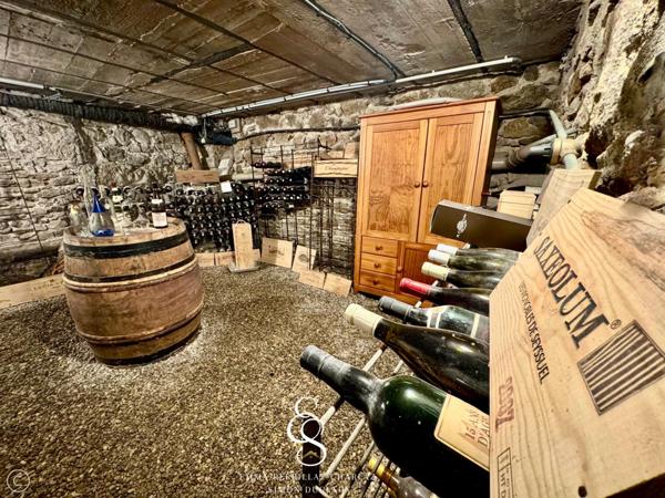 Maison de caractère au charme rare, offrant élégance, lumière et volumes généreux.