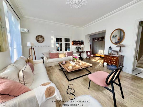 Maison de caractère au charme rare, offrant élégance, lumière et volumes généreux.