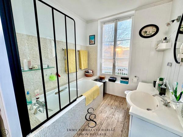 Maison de caractère au charme rare, offrant élégance, lumière et volumes généreux.