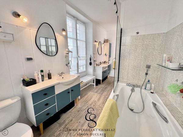 Maison de caractère au charme rare, offrant élégance, lumière et volumes généreux.