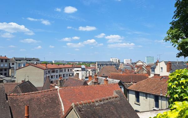 Maison à vendre    5 pièces • 264 m2 Montluçon