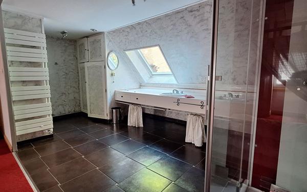 Maison à vendre    5 pièces • 264 m2 Montluçon