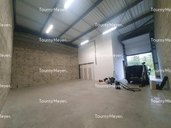 LOCAL D'ACTIVITES A LOUER - LATRESNE - 215 M²
