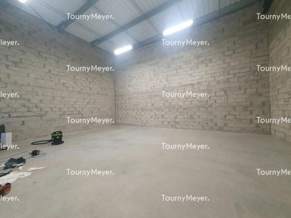 LOCAL D'ACTIVITES A LOUER - LATRESNE - 215 M²