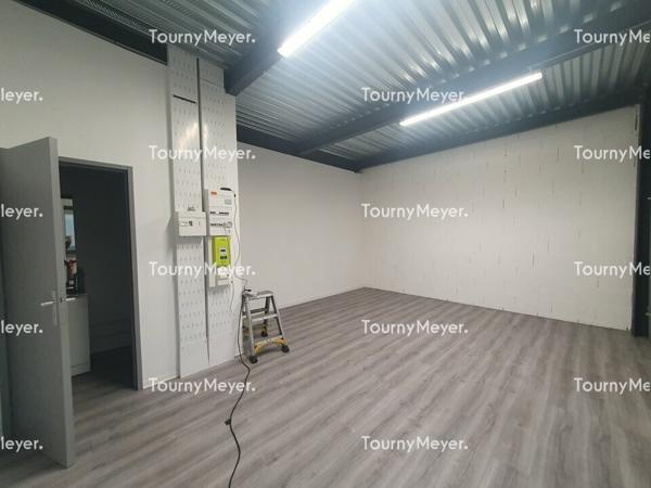 LOCAL D'ACTIVITES A LOUER - LATRESNE - 215 M²