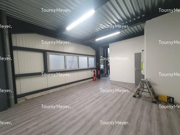 LOCAL D'ACTIVITES A LOUER - LATRESNE - 215 M²