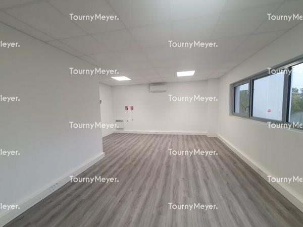 LOCAL D'ACTIVITES A LOUER - LATRESNE - 215 M²