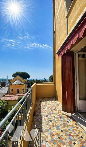 Roquebrune-Cap-Martin, résidence front de mer balcon vue mer parking collectif 