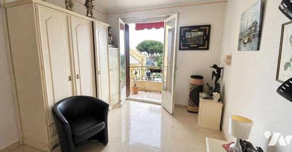 Roquebrune-Cap-Martin, résidence front de mer balcon vue mer parking collectif 