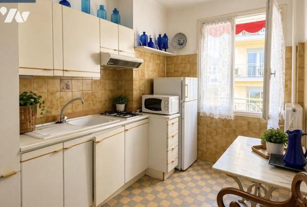 Roquebrune-Cap-Martin, résidence front de mer balcon vue mer parking collectif 