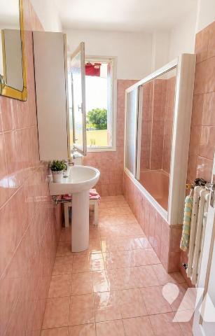 Roquebrune-Cap-Martin, résidence front de mer balcon vue mer parking collectif 