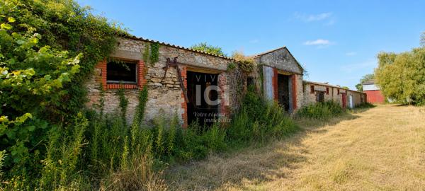 Ancienne étable à réhabiliter avec hangars sur 2 hectares de terrain