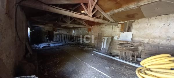 Ancienne étable à réhabiliter avec hangars sur 2 hectares de terrain