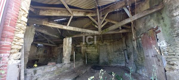 Ancienne étable à réhabiliter avec hangars sur 2 hectares de terrain