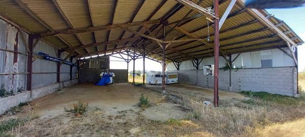 Ancienne étable à réhabiliter avec hangars sur 2 hectares de terrain
