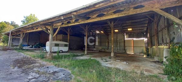 Ancienne étable à réhabiliter avec hangars sur 2 hectares de terrain