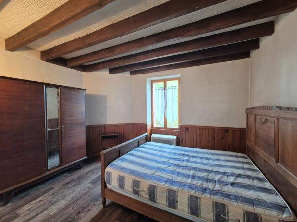 Maison à vendre 5 pièces 3 chambres  terrain 1500 m² dépendances ORSENNES (36)