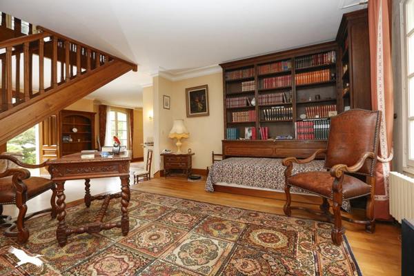 Maison à vendre |                                       Saint-Cyr-sur-Loire |                                        7 pièces  |  192 m²