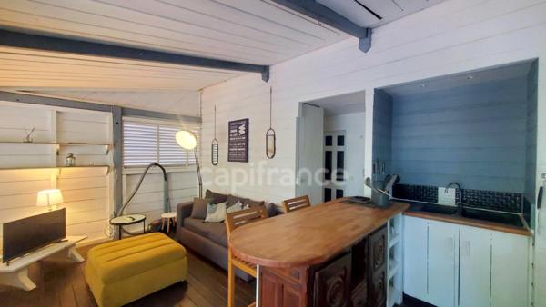 A louer - Maison de type bungalow - 3 pièces avec terrasse, bac à punch et piscine commune