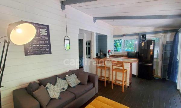 A louer - Maison de type bungalow - 3 pièces avec terrasse, bac à punch et piscine commune