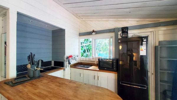 A louer - Maison de type bungalow - 3 pièces avec terrasse, bac à punch et piscine commune