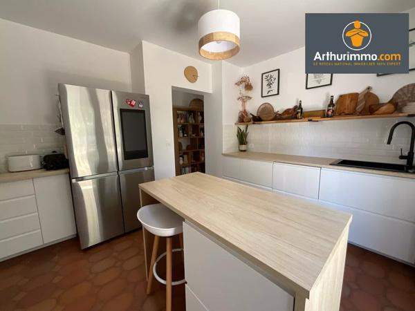 Vente                                                      Maison
                        
                     4 pièces                      107 m2                     à Santa-Maria-Siché