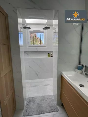 Vente                                                      Maison
                        
                     4 pièces                      107 m2                     à Santa-Maria-Siché
