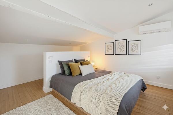 Appartement duplex rénové au dernier étage aux Chartrons