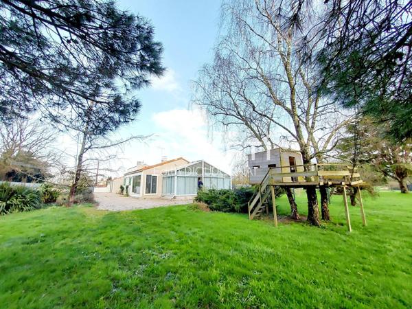 Maison d'habitation et locatif sur terrain de 2.5 ha avec étang