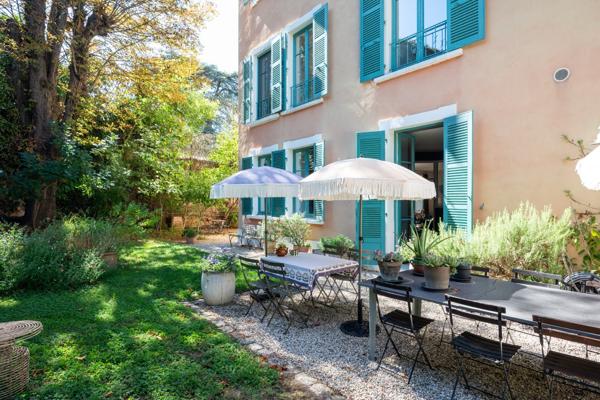 Caluire - Quai de Saône : Superbe Rez-de-jardin au coeur d'une propriété des bords de Saône