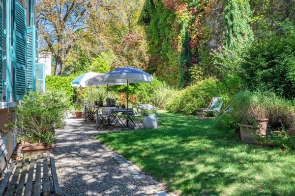 Caluire - Quai de Saône : Superbe Rez-de-jardin au coeur d'une propriété des bords de Saône
