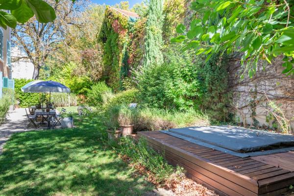 Caluire - Quai de Saône : Superbe Rez-de-jardin au coeur d'une propriété des bords de Saône