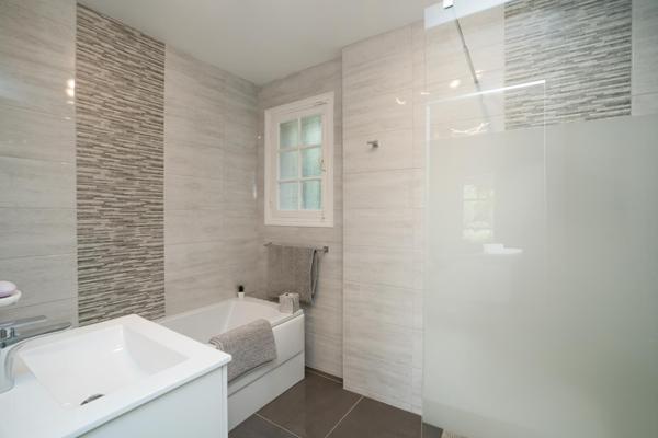 Maison à vendre  6 pièces - 183 m2 LA CROIX VALMER - 83