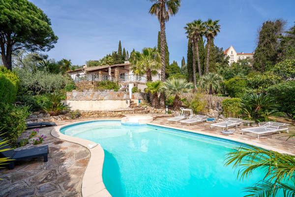 Maison à vendre  6 pièces - 183 m2 LA CROIX VALMER - 83