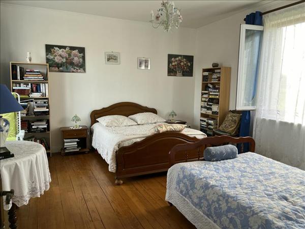 Maison à vendre |  Saint-Pardoux-la-Rivière |  5 pièces | 165 m²