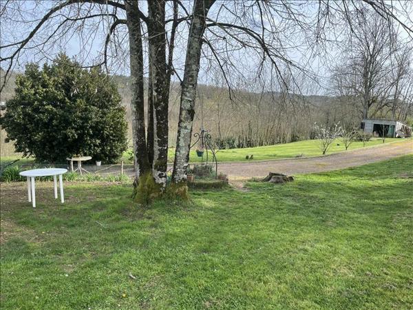 Maison à vendre |  Saint-Pardoux-la-Rivière |  5 pièces | 165 m²